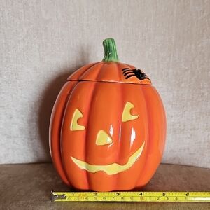 Hallmark Halloween Pumpkin Cookie Jar NWOT